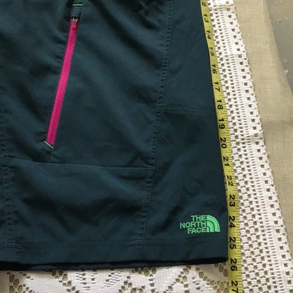 The North Face blue/green shorts with pockets - Picture 15 of 16